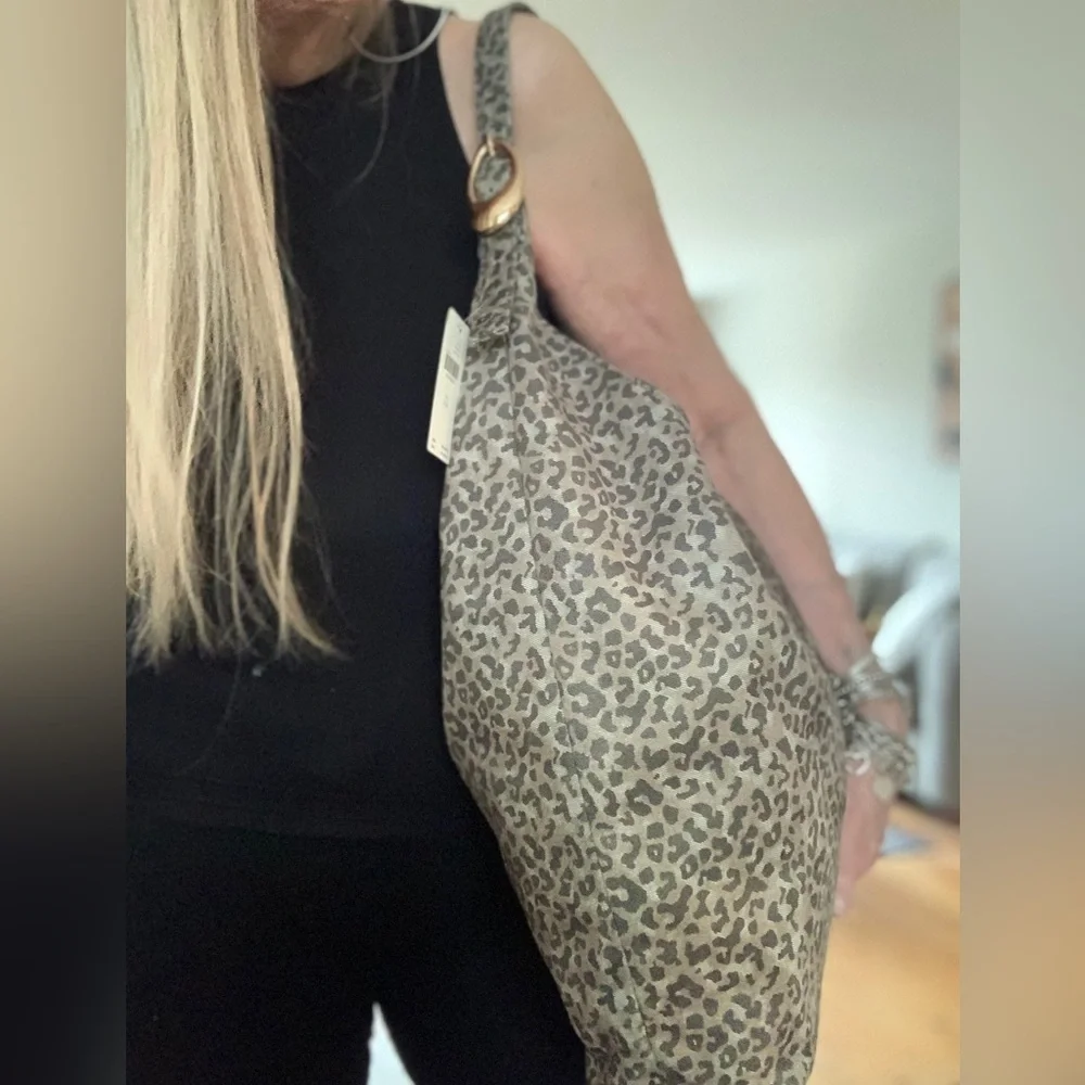 NWT ANTHROPOLOGIE LOVE KNOT SLOUCHY TOTE W/POUCH - Picture 3 of 12